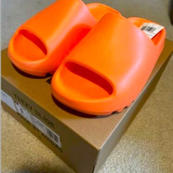 Adidas Yeezy Slides - Picture 1 of 7